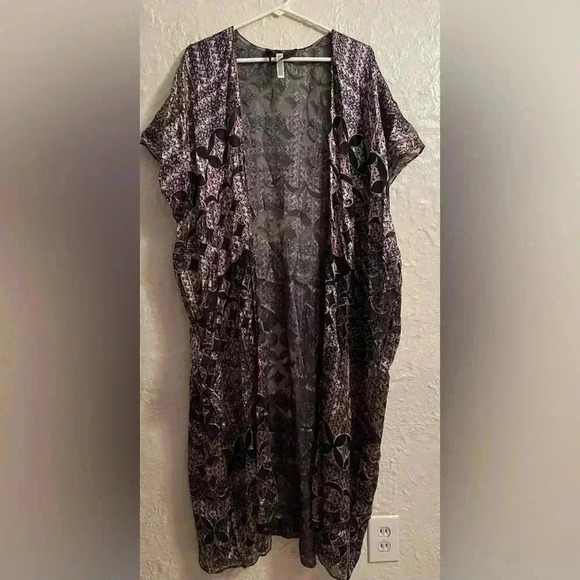 BCBGMaxAzria Sheer Black Boho Intricate Floral Print Kimono With Cap Sleeves; OS - Picture 1 of 6
